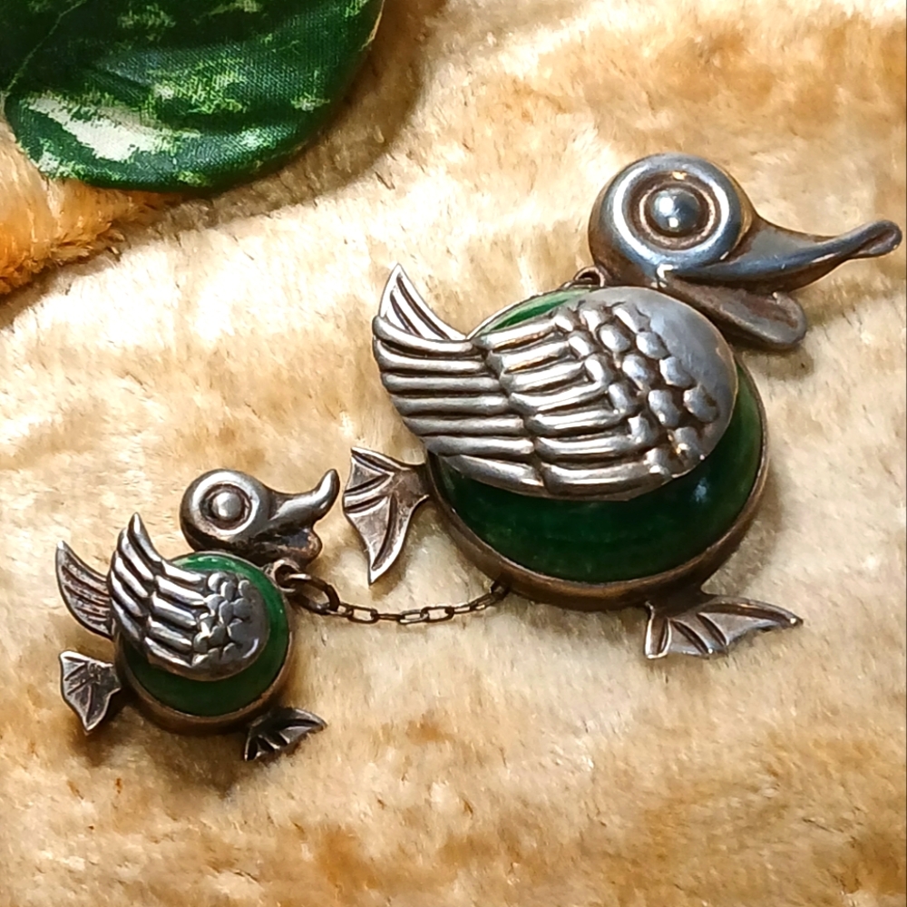 Cute Vintage PARRA 1940s Mexican Sterling Malachite Duck and Duckling Brooch Pin